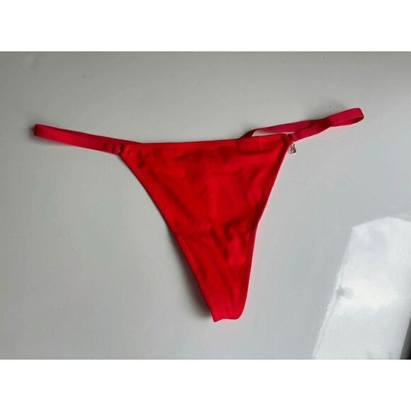 Victoria's Secret Vintage Silky True Red Charm V String Thong Panty One Size - Picture 1 of 3
